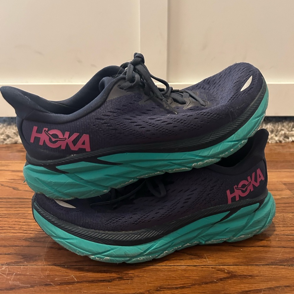 Clifton 8 Women's Size 8